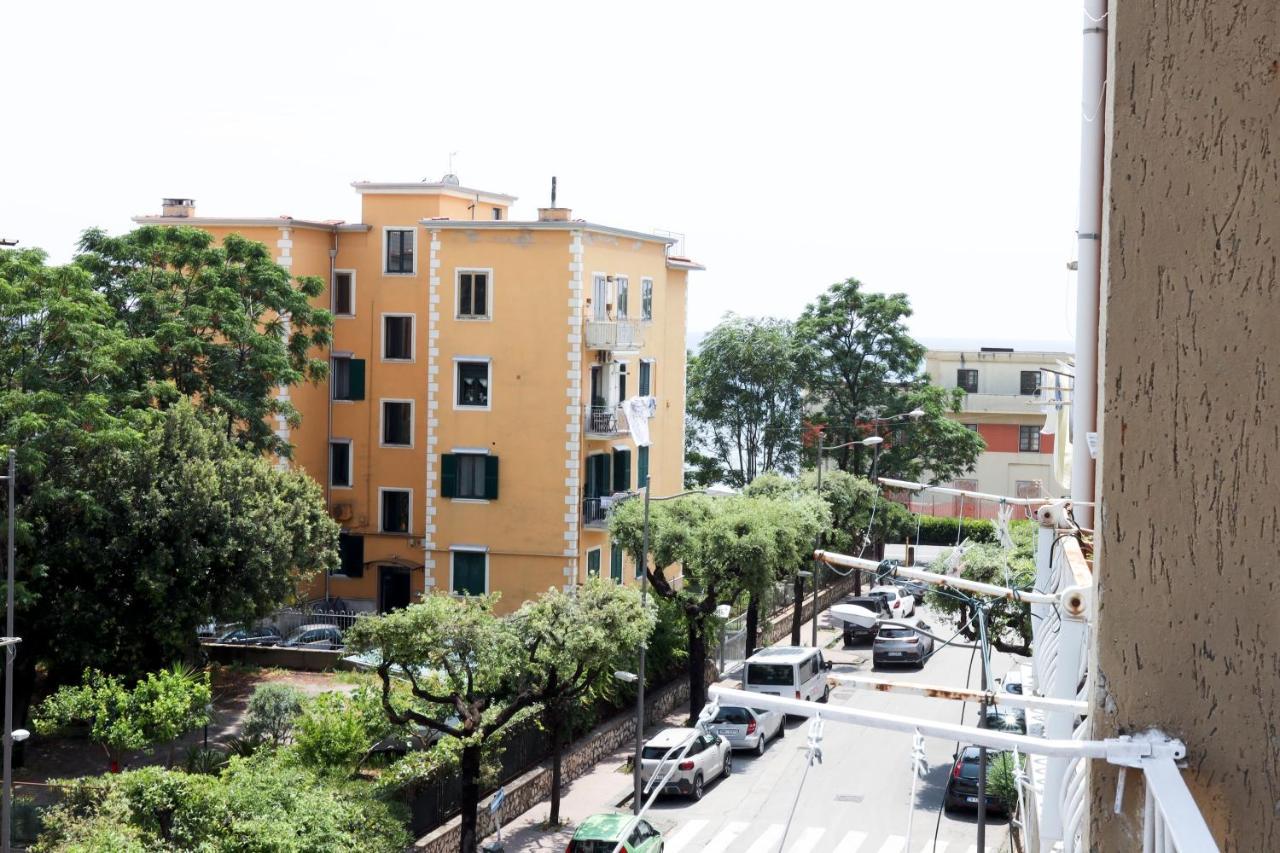 Bright Apartment Near The Sea With Parking Salerno Exteriör bild