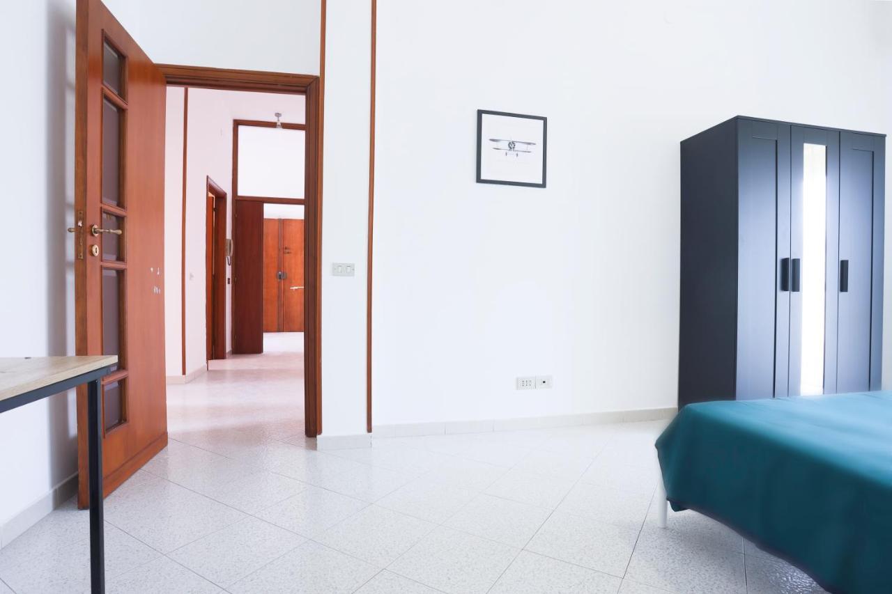 Bright Apartment Near The Sea With Parking Salerno Exteriör bild