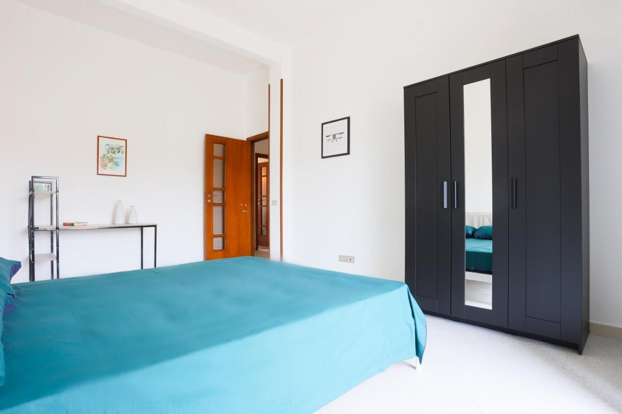 Bright Apartment Near The Sea With Parking Salerno Exteriör bild