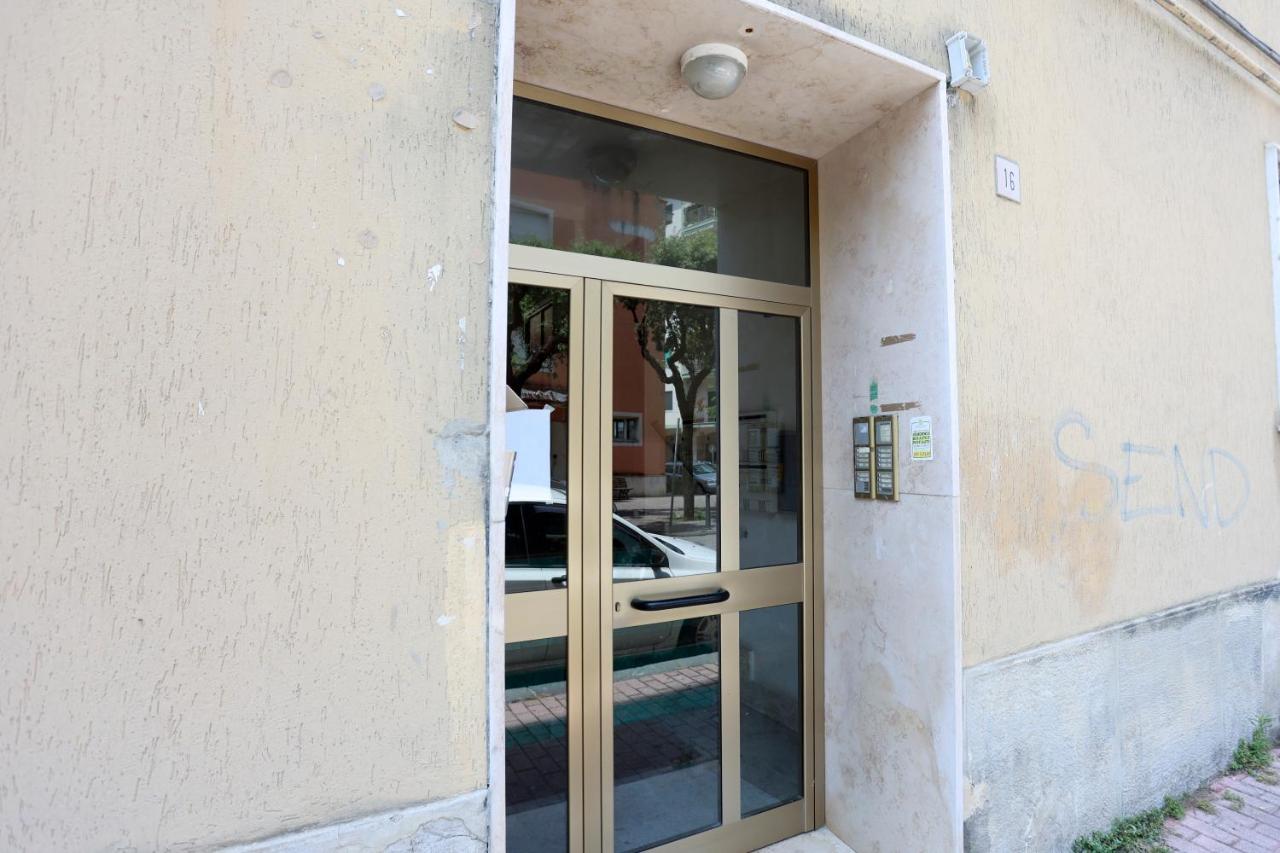 Bright Apartment Near The Sea With Parking Salerno Exteriör bild