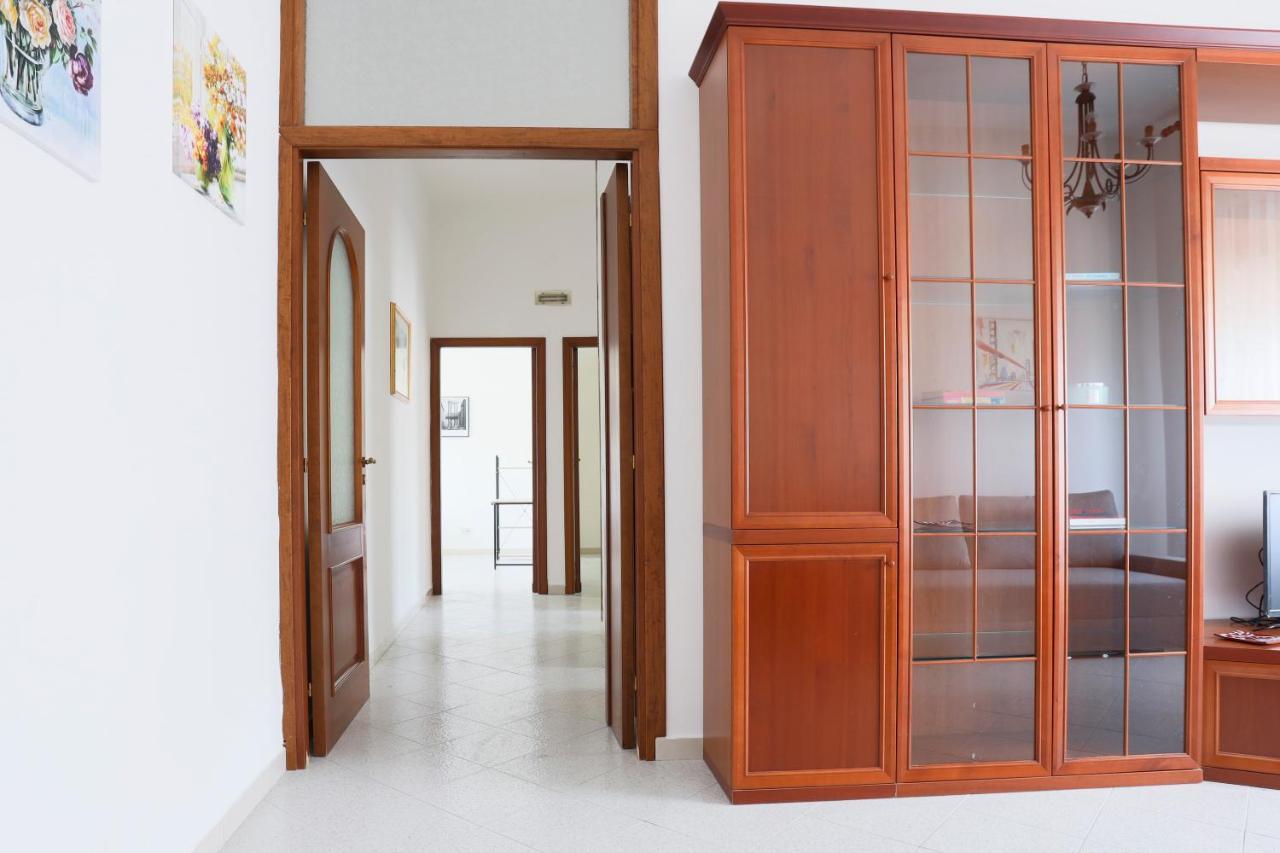 Bright Apartment Near The Sea With Parking Salerno Exteriör bild