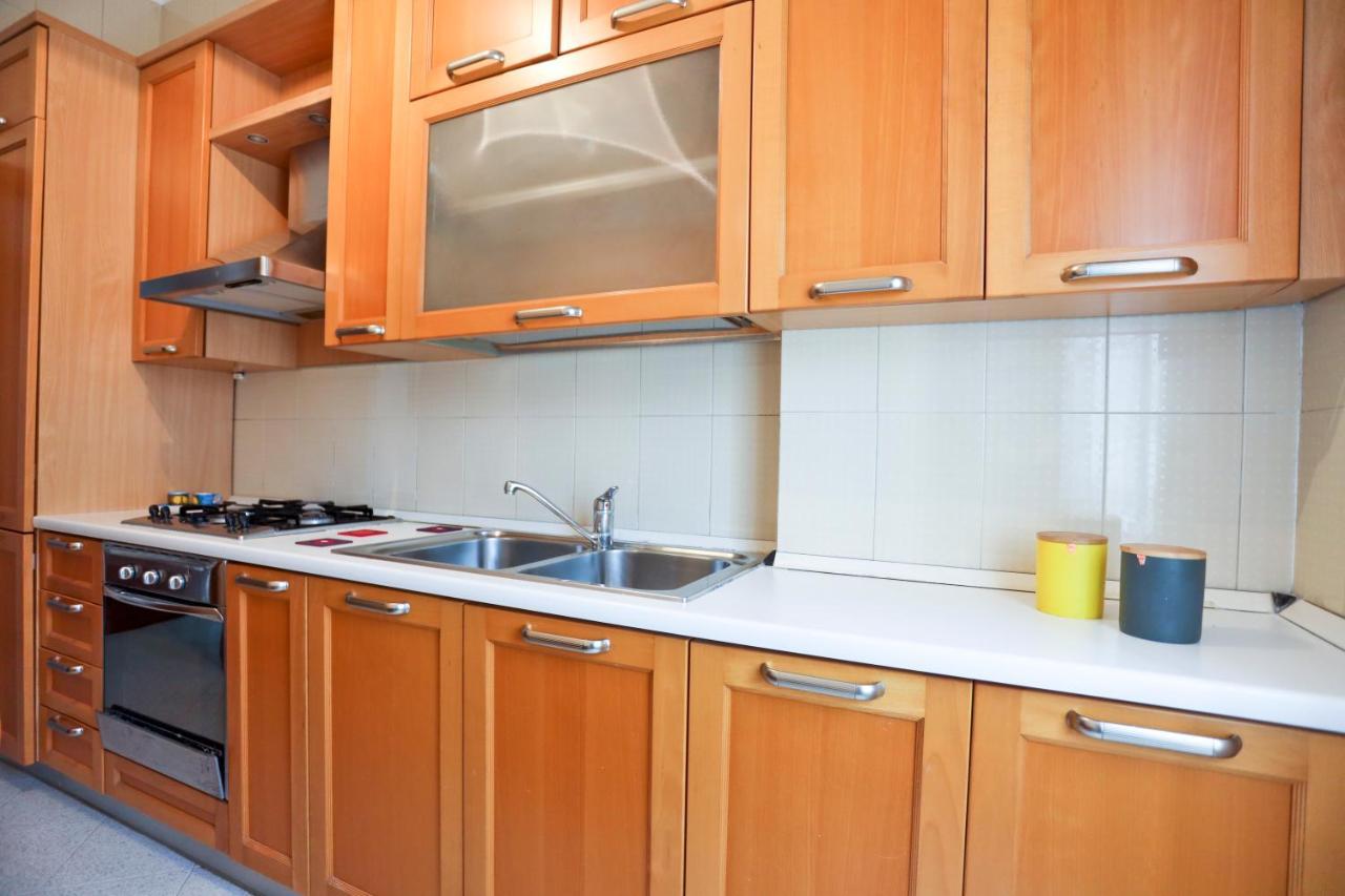Bright Apartment Near The Sea With Parking Salerno Exteriör bild