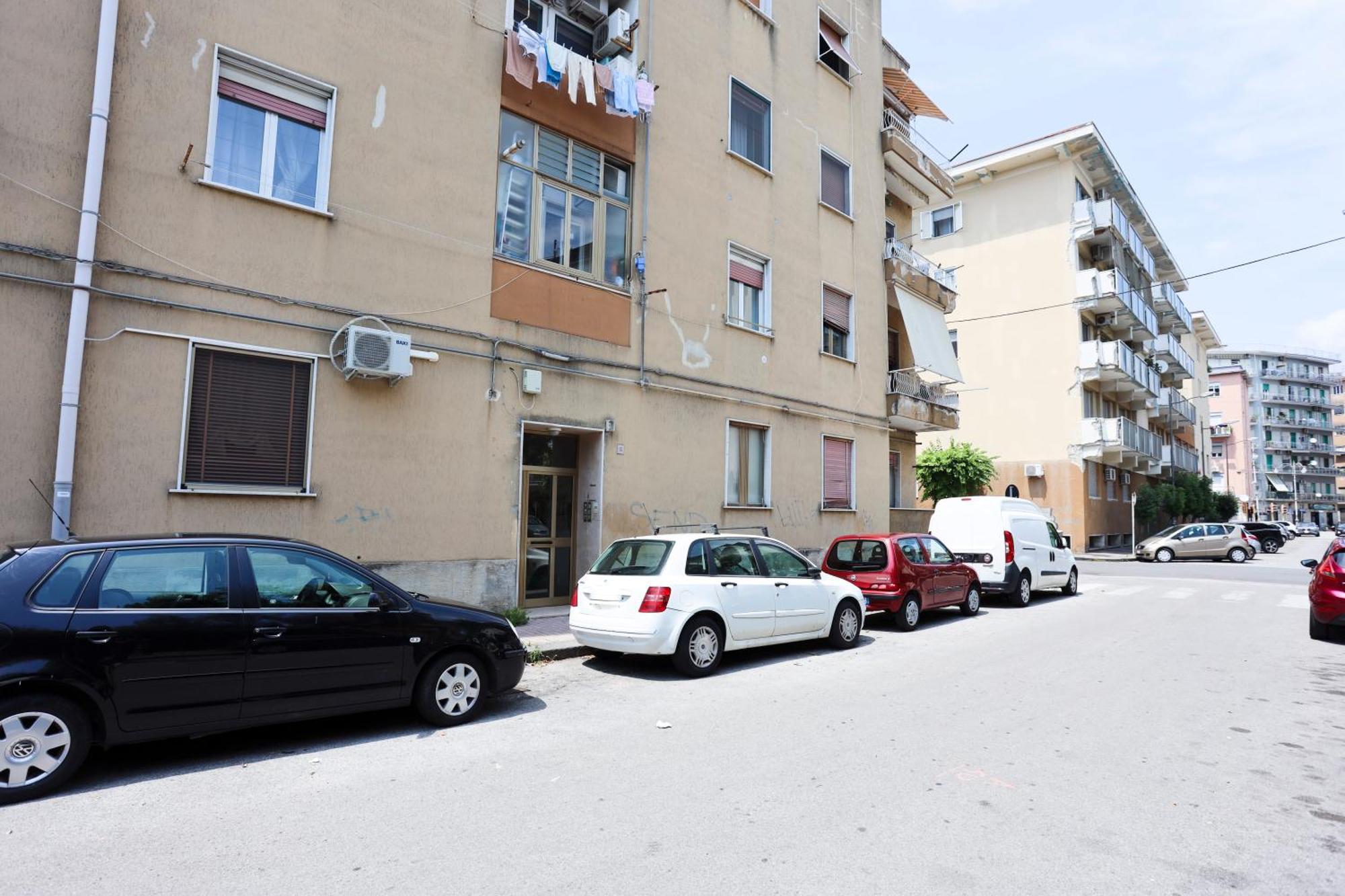 Bright Apartment Near The Sea With Parking Salerno Exteriör bild